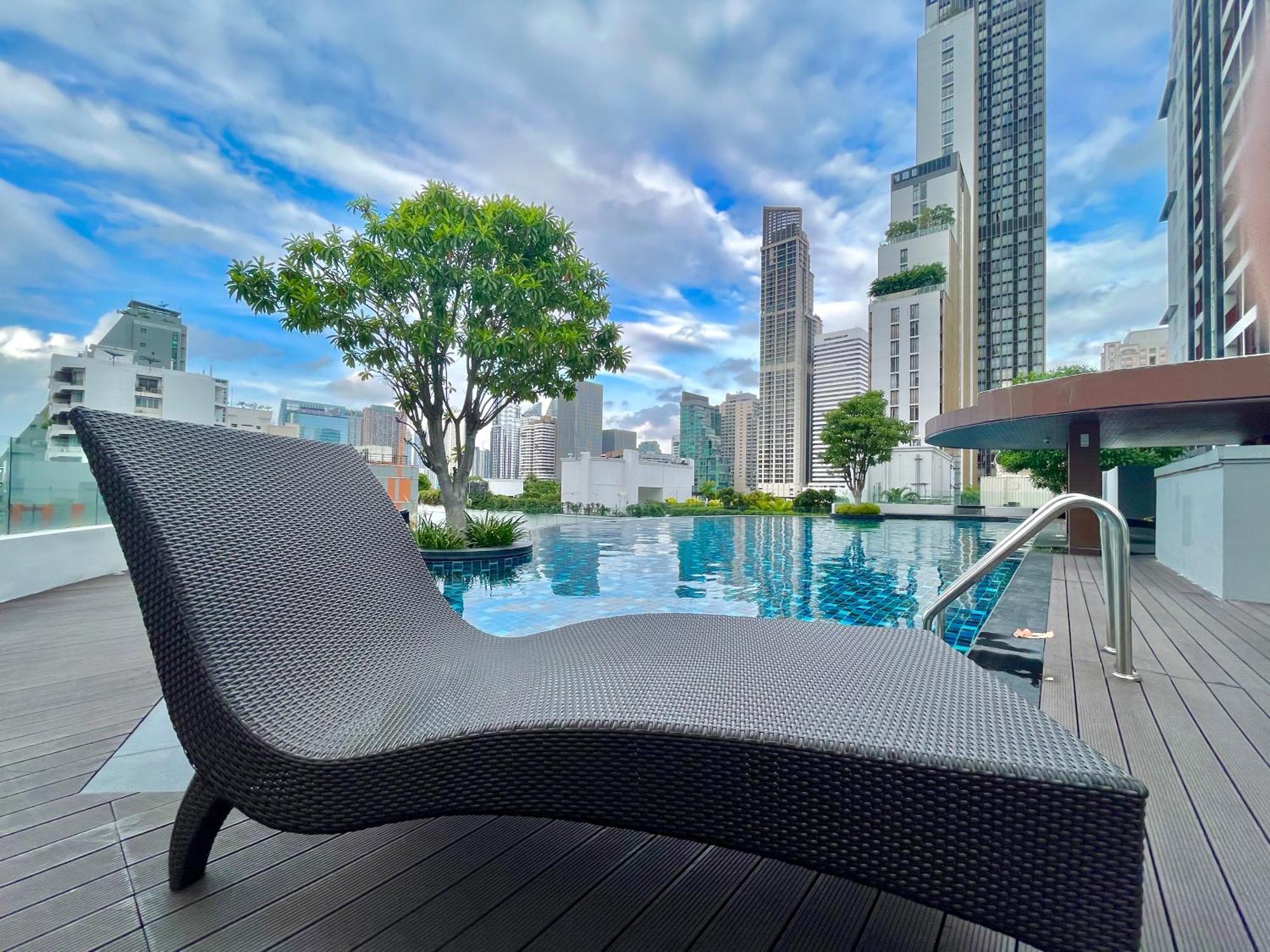 Cozy Walk To Bts Free Wi-fi Great Location Apartment *