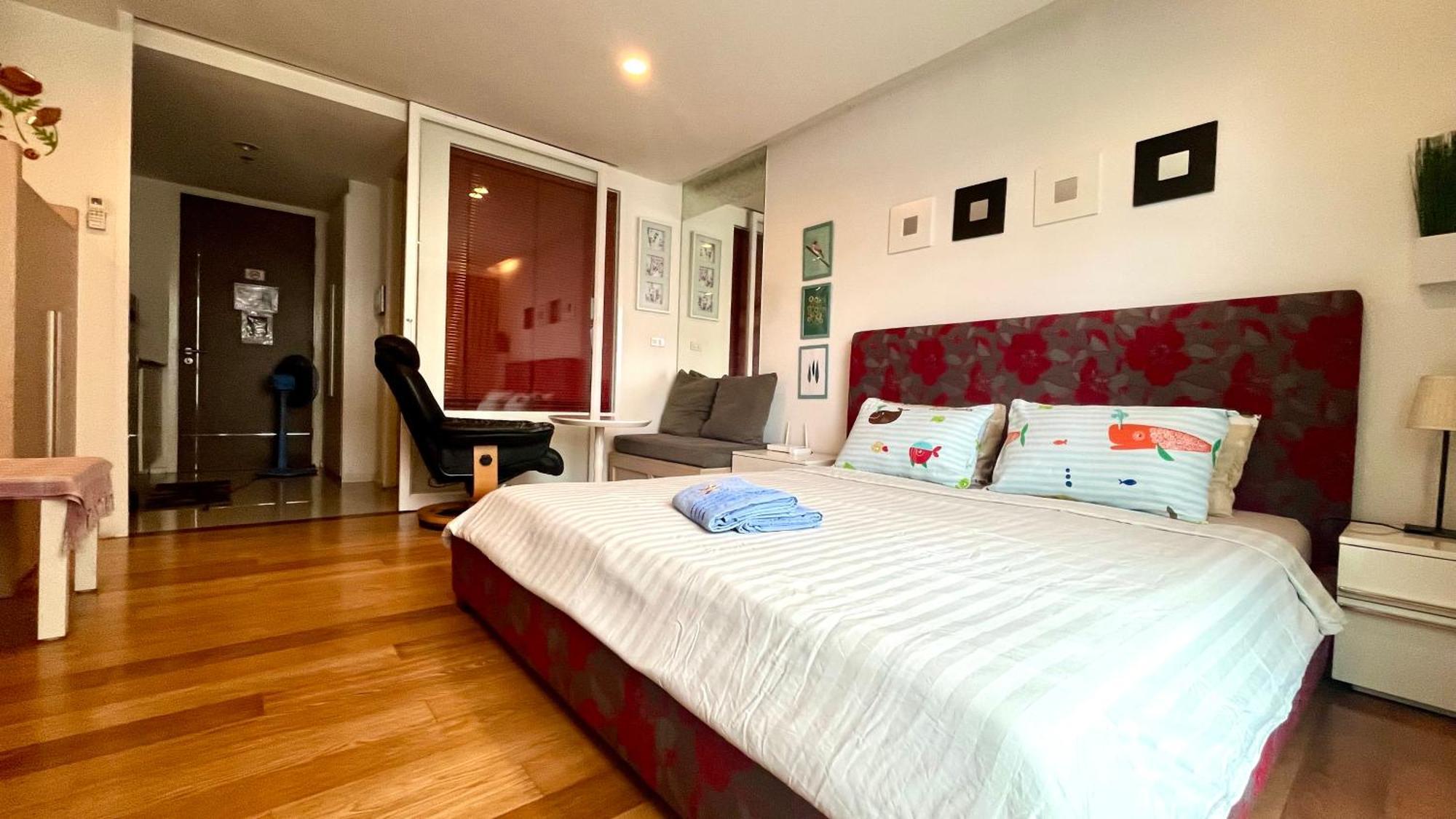Apartment Cozy Walk To Bts Free Wi-fi Great Location